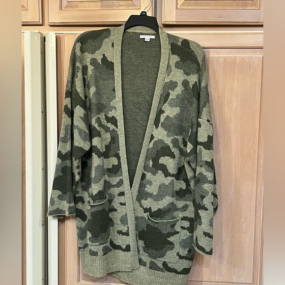 American Eagle Women’s Camo Cardigan Sz. XXL - Picture 2 of 4